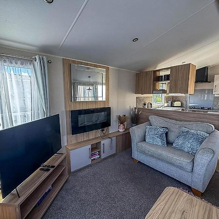 Beautiful 6 Berth Caravan, Nearby Beach In Suffolk Ref 68016Bs Lowestoft Exterior foto