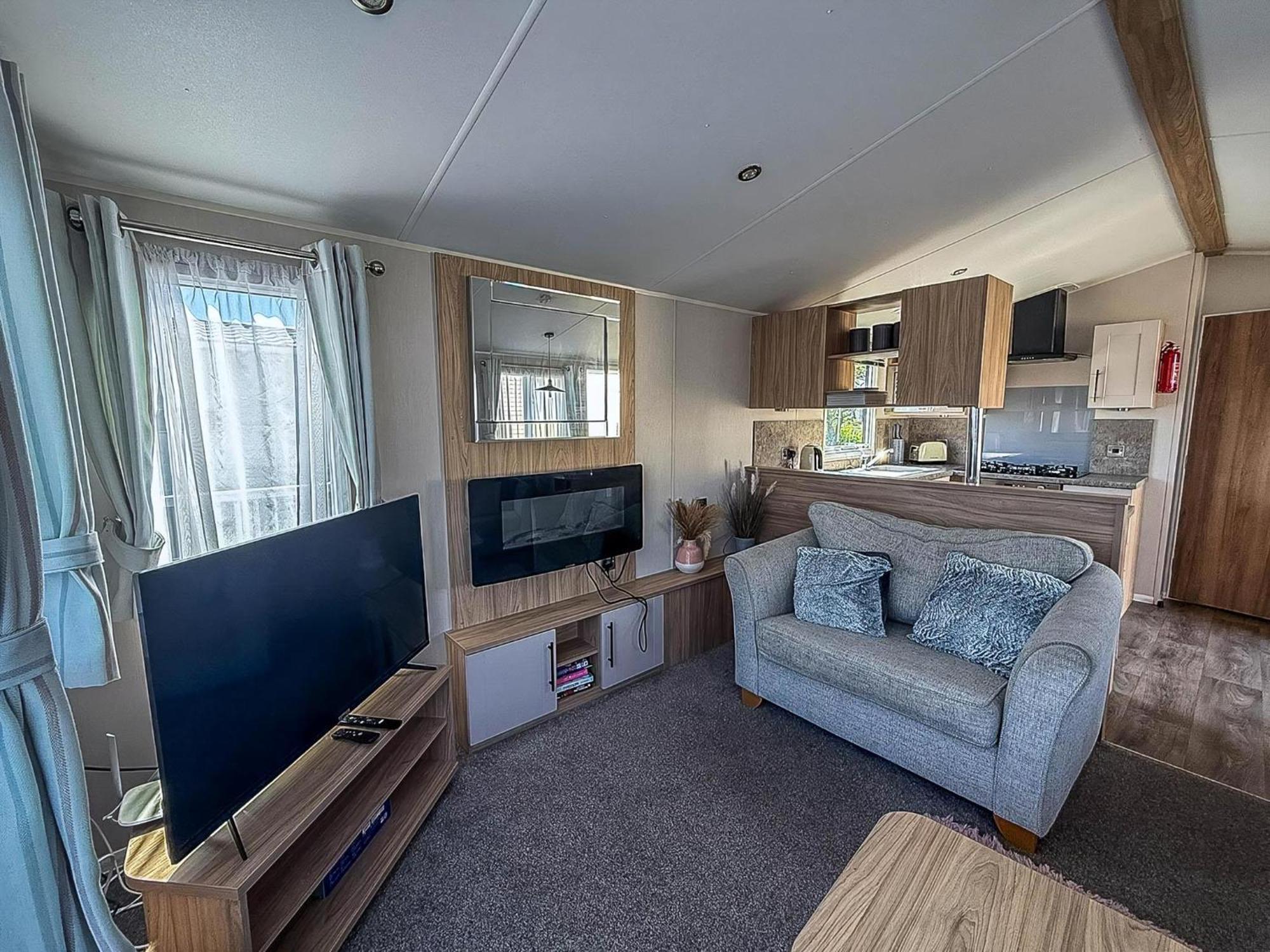 Beautiful 6 Berth Caravan, Nearby Beach In Suffolk Ref 68016Bs Lowestoft Exterior foto