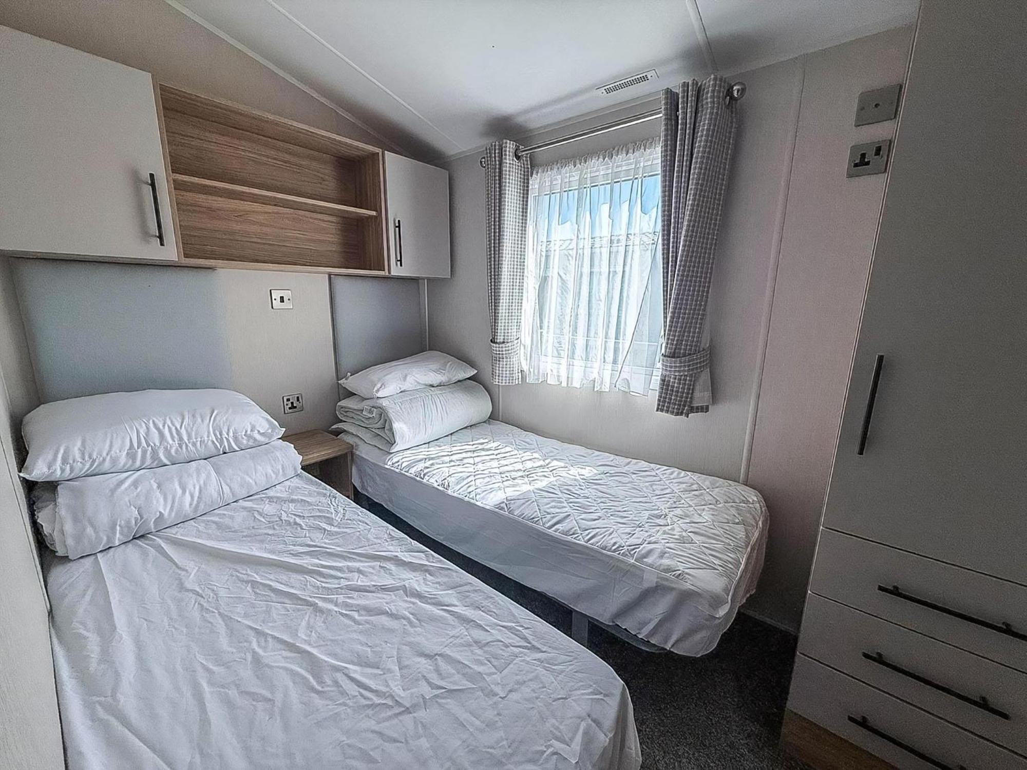Beautiful 6 Berth Caravan, Nearby Beach In Suffolk Ref 68016Bs Lowestoft Exterior foto