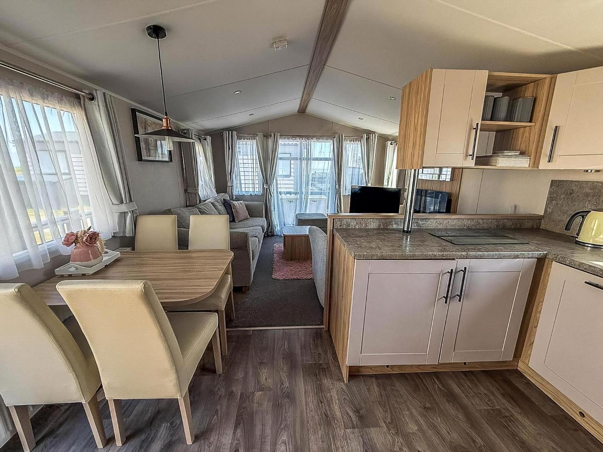 Beautiful 6 Berth Caravan, Nearby Beach In Suffolk Ref 68016Bs Lowestoft Exterior foto