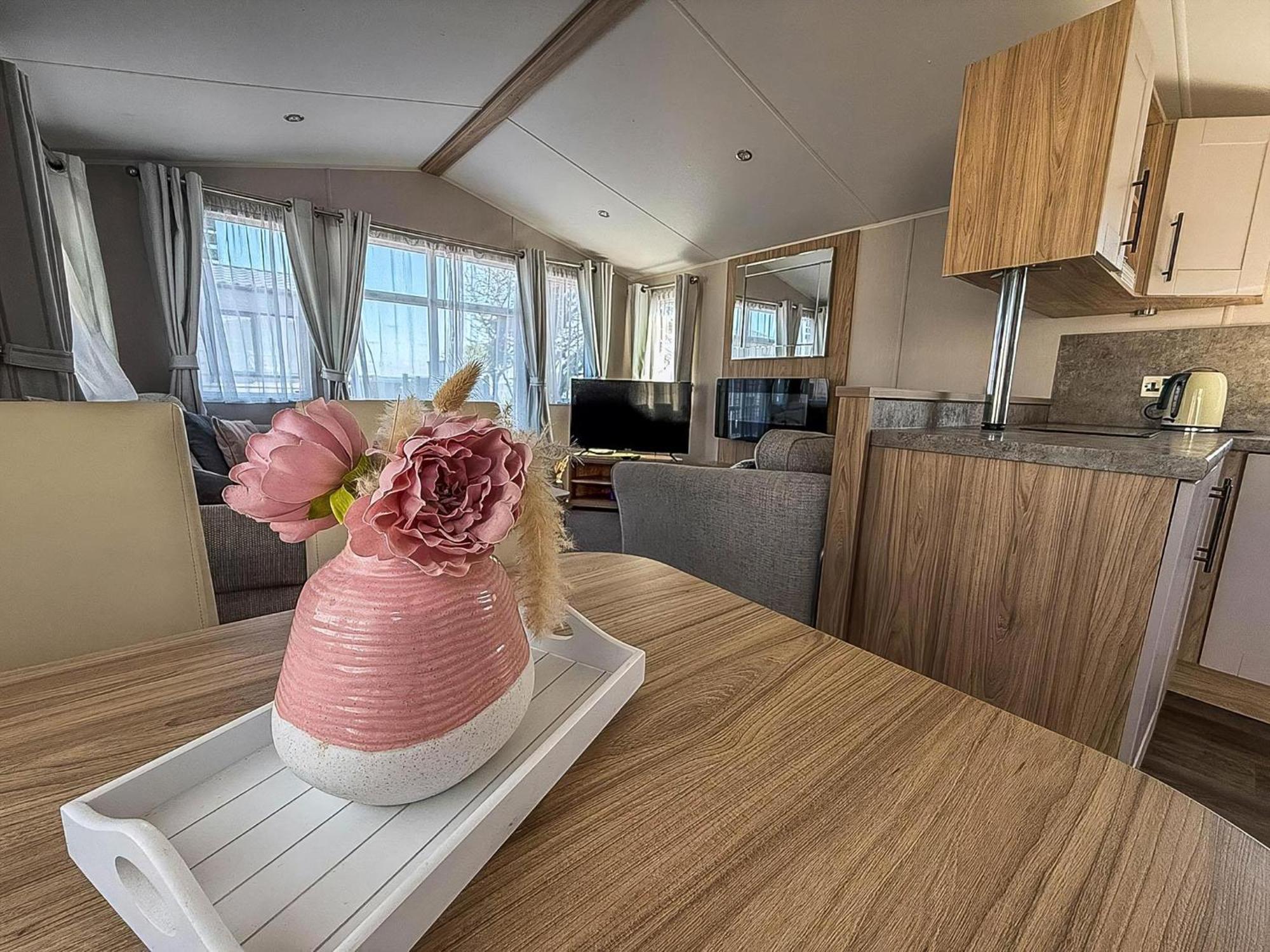 Beautiful 6 Berth Caravan, Nearby Beach In Suffolk Ref 68016Bs Lowestoft Exterior foto