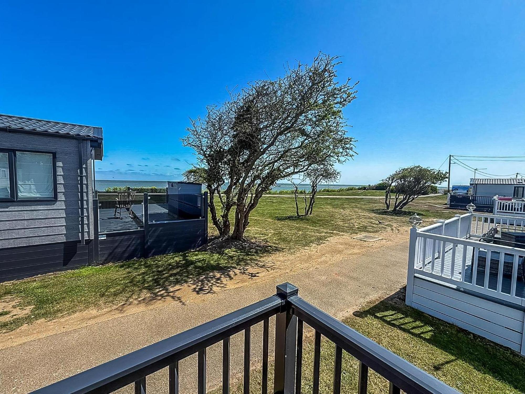 Beautiful 6 Berth Caravan, Nearby Beach In Suffolk Ref 68016Bs Lowestoft Exterior foto